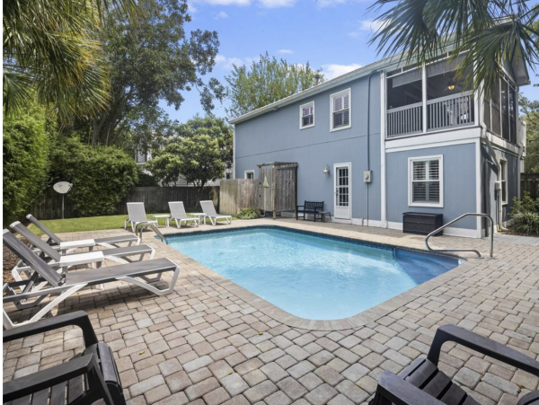 Classic Isle of Palms Bungalow 2 blocks to the beach with private pool